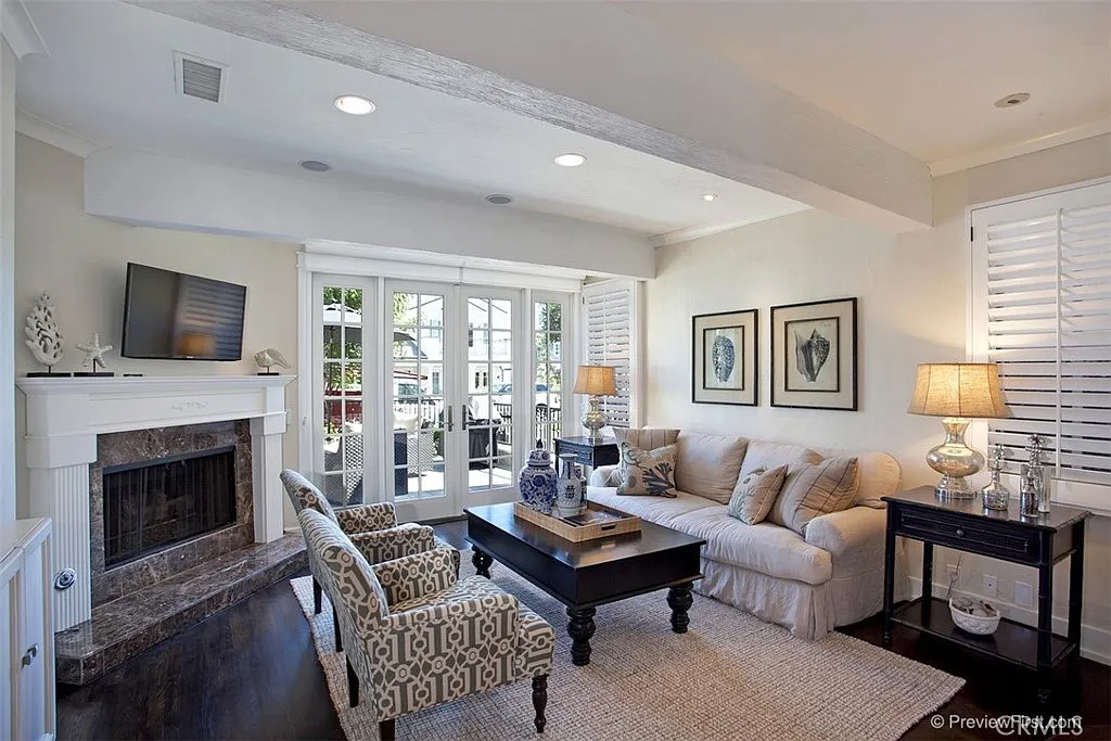 3 bed, 2.5 bath, 2084 sqft, $13,000 — Photo 4