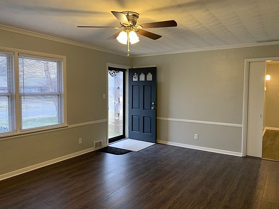 3rd image of 3428 Royal Dr
