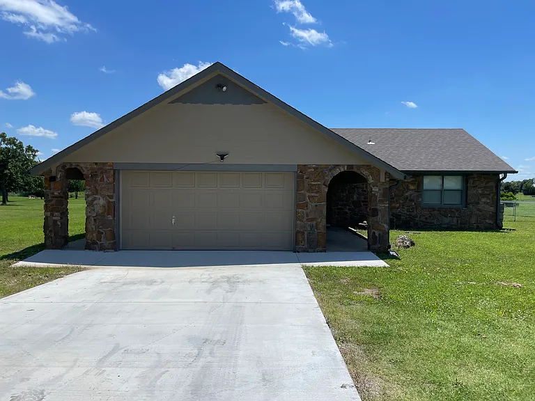 17072 Honeysuckle Ln — Photo 1