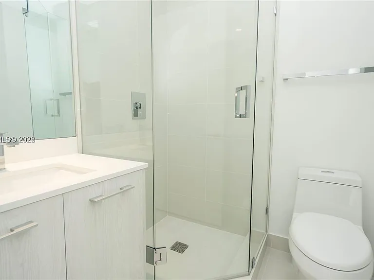 45 SW 9th St #3303 — Photo 12