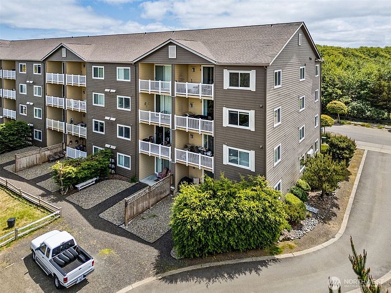 4th image of 262 Oyhut Bay Boulevard SW #101