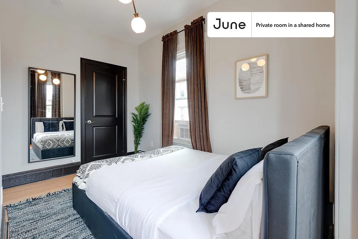 Queen bedroom in 4 bed/1.5 bath home in South Boston #193 2A — Photo 3