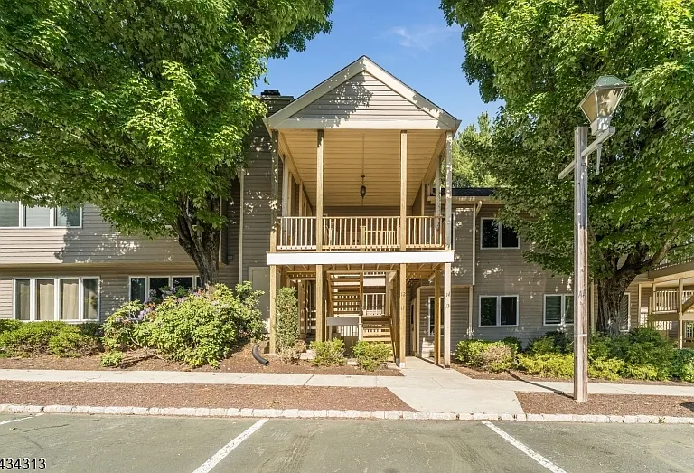 13 Augusta Dr — Photo 1