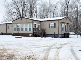 5649 S Woodland Ln, Warsaw, IN 46580