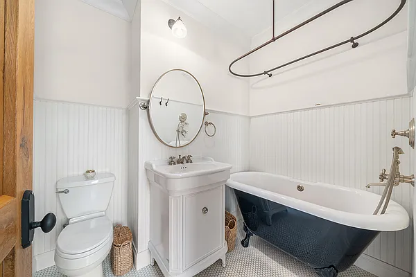 Sold by Douglas Elliman | media 20