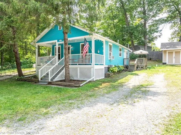 725 Camilla Blvd, Lake Orion, MI 48362