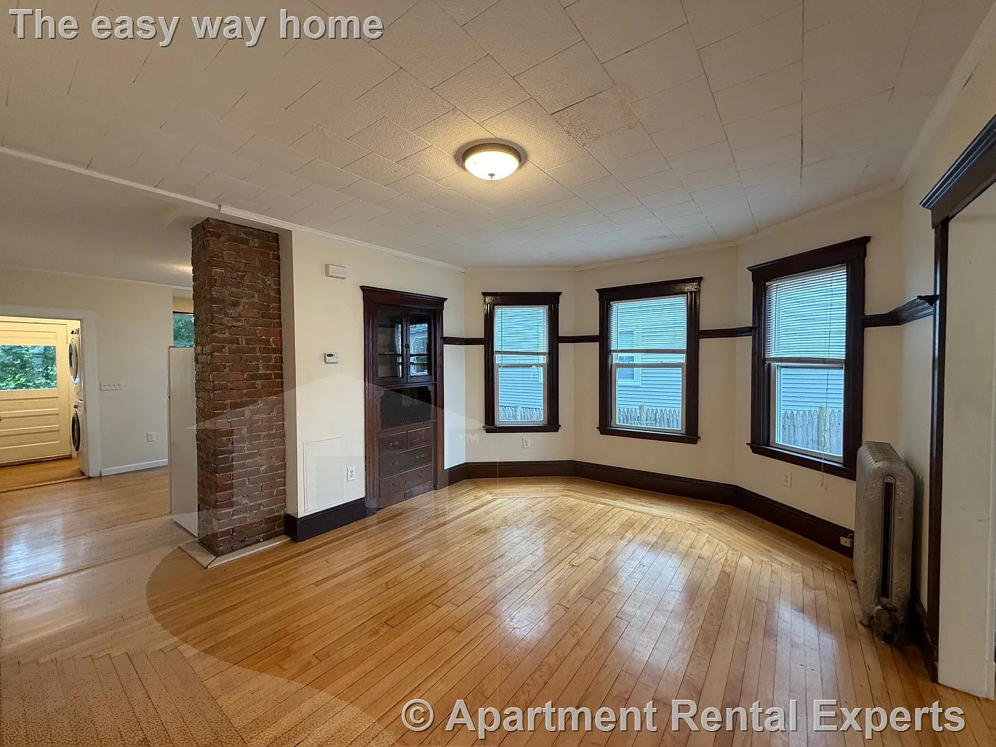 3 bed, 1350 sqft, $3,900 — Photo 2