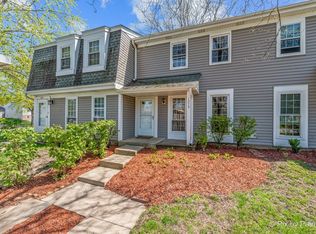 1279 Northampton Ln, Roselle, IL 60172