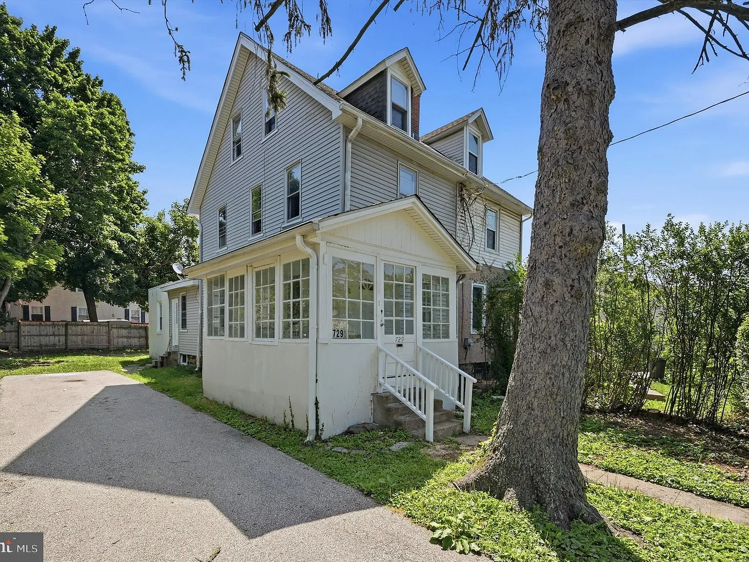 3 bed, 1.5 bath, 1515 sqft, $2,400 — Photo 2