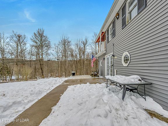 3rd image of 406 Reyburn Rd