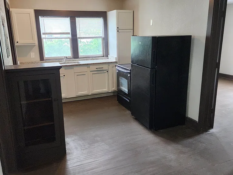 210 E 19th St #2 — Photo 6