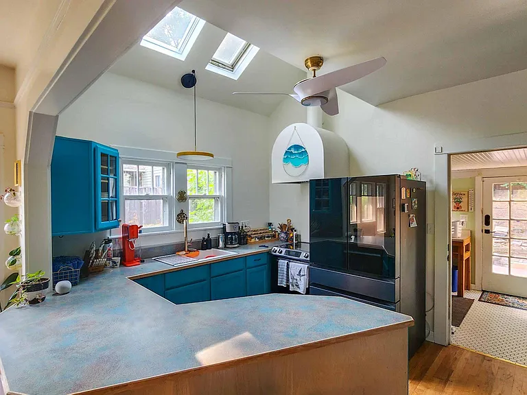 780 W 28th Ave — Photo 8