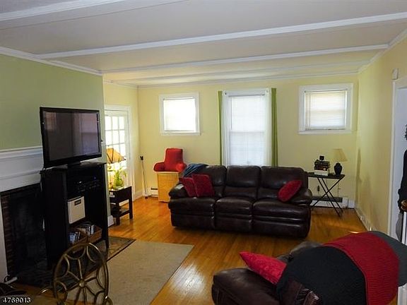 5th image of 270 Heywood Ave