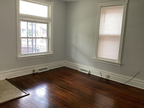 5th image of 231-233 W 6th St #231
