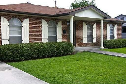 2nd image of 2932 Brookwood Dr