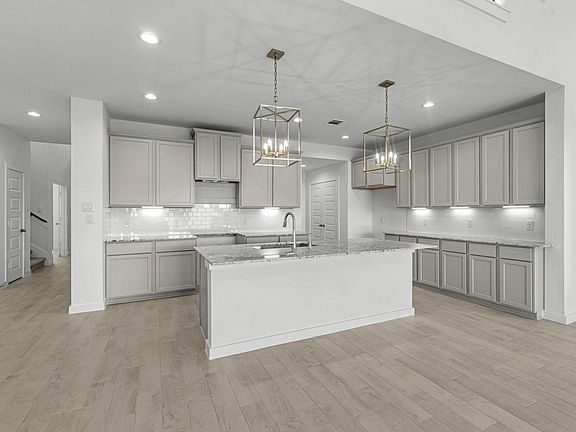 3rd image of 807 Orchard Vale Rd
