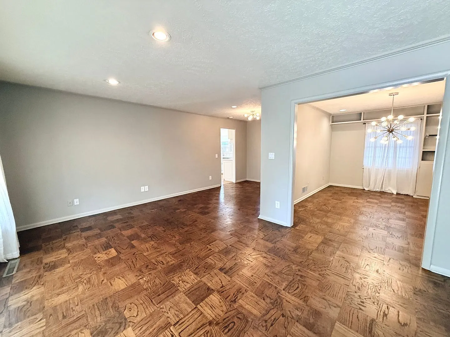Updated 2BD 1BA Home w/ Bonus Rooms, Located in Belle Isle Area!! — Photo 3