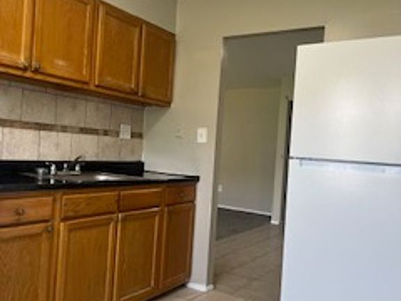3rd image of 5600-5601 Leiden Rd #5601-1B