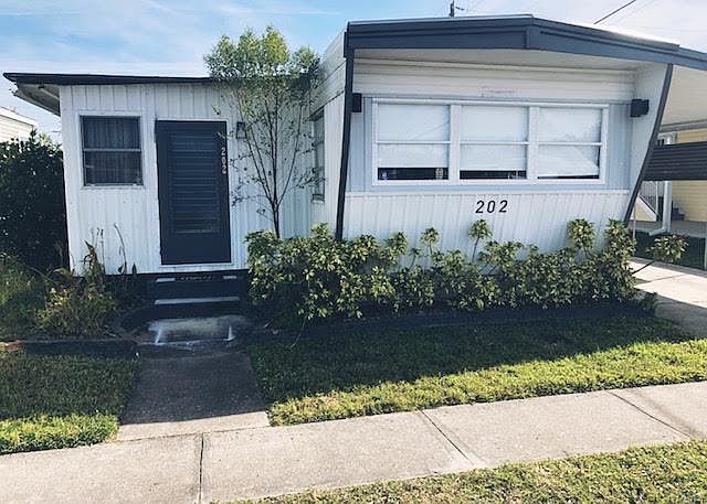 1st image of 1415 Main St 202-unit 202