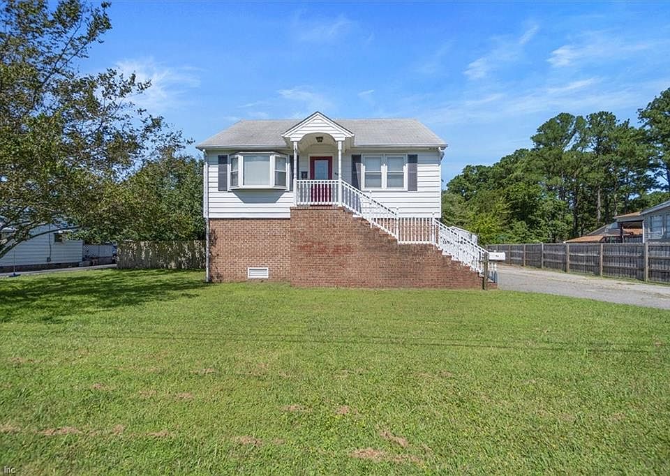 Front view of home with spacious, green lawn