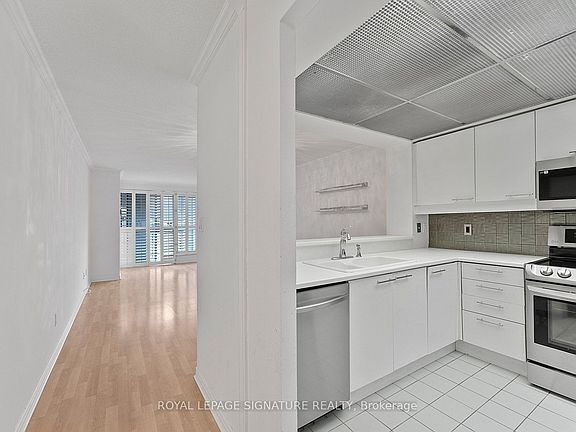 4th image of 18 Hollywood Ave #206