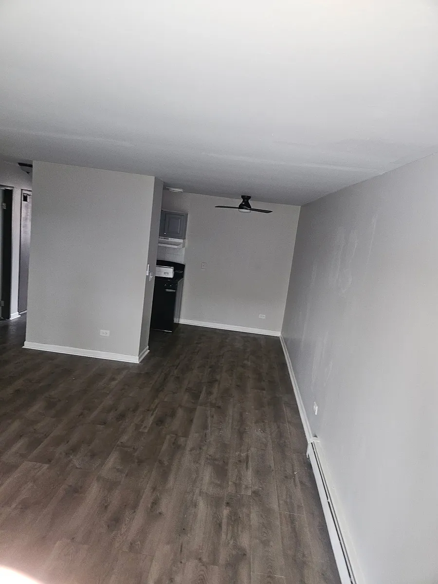 Building Photo - 321 W Hawthorne Cir #3A