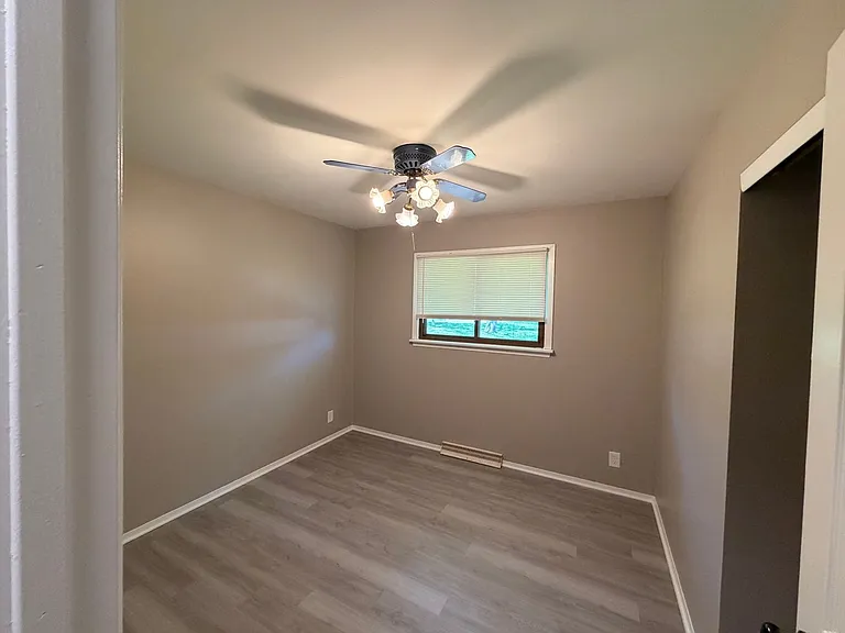 8860 S 84th St — Photo 10