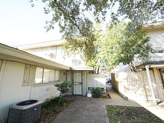 3rd image of 5670 Birchmont Dr APT C