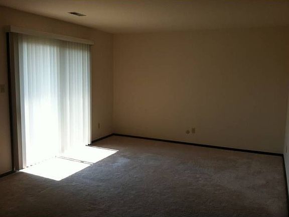 Large LR with balcony