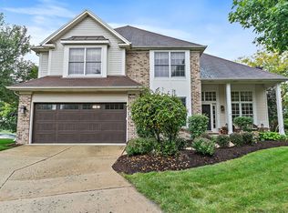 11 Lake Ridge Ct, South Elgin, IL 60177