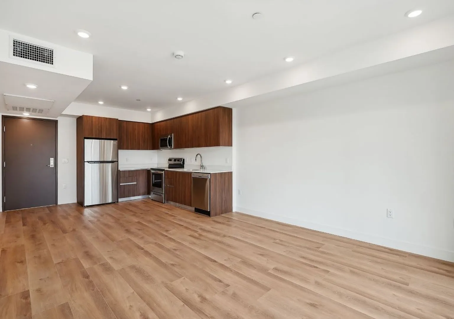 1126 Cornwell Street — Photo 4