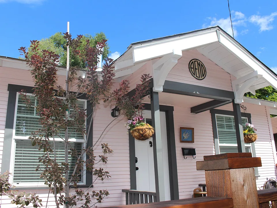 218 NW Portland Ave