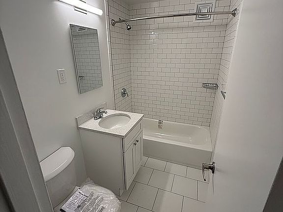 3rd image of 3235 Emmons Ave APT 224