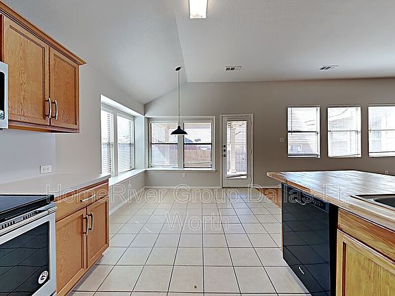 5th image of 541 Cranbrook Dr