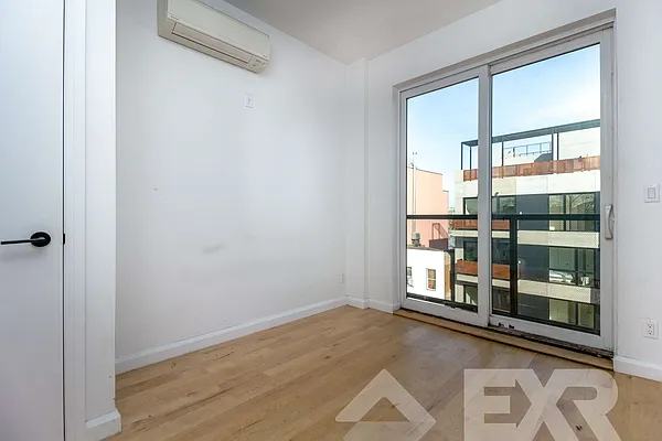 Rented by EXR | media 26