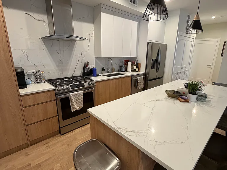 2105 W Caton St #201 — Photo 1