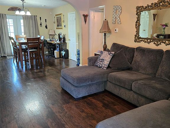 4th image of 1131 Waweenoc Ave