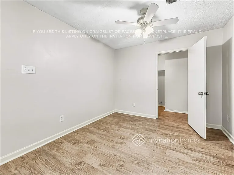 5201 Waltham Ct — Photo 6