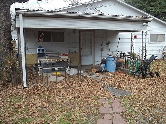 3rd image of 1004 Lillie Kimble St