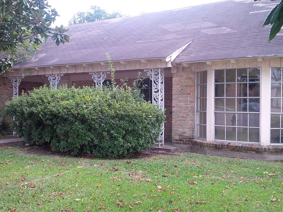 1st image of 1011 Rosewood Dr