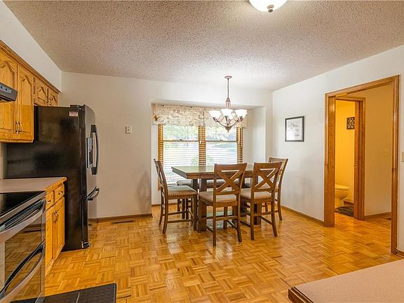 3rd image of 1025 NW Heatherwood Dr