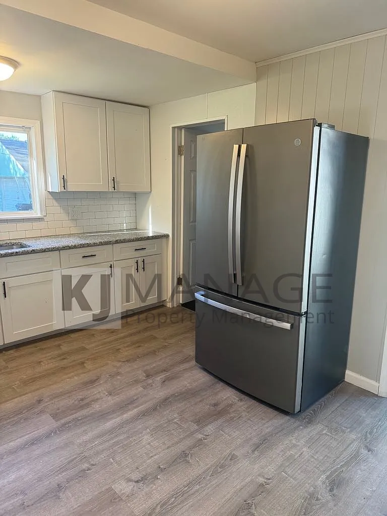 3 bed, $1,500 — Photo 3