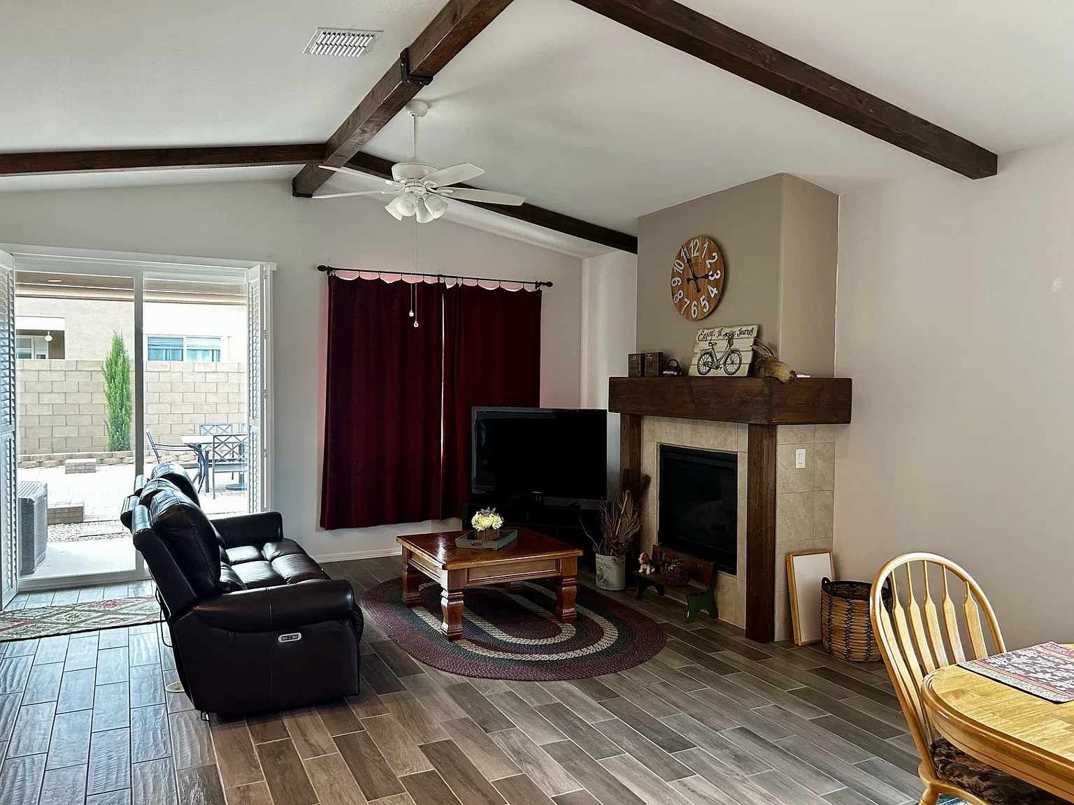 3 bed, 1594 sqft, $2,400 — Photo 2