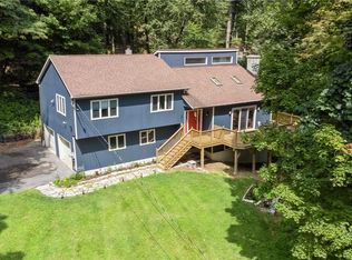 107 W Hook Rd, Hopewell Junction, NY 12533