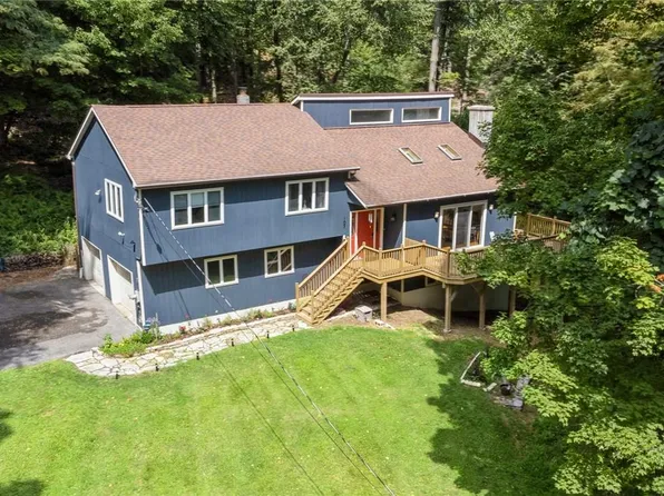 107 W Hook Road, Hopewell Junction, NY 12533