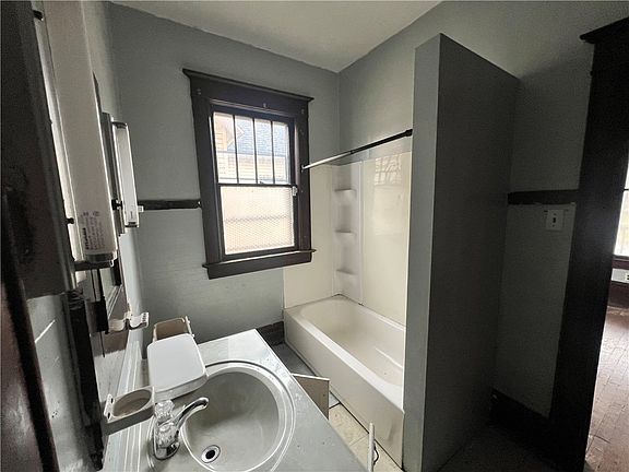 2nd image of 602 E Decatur St