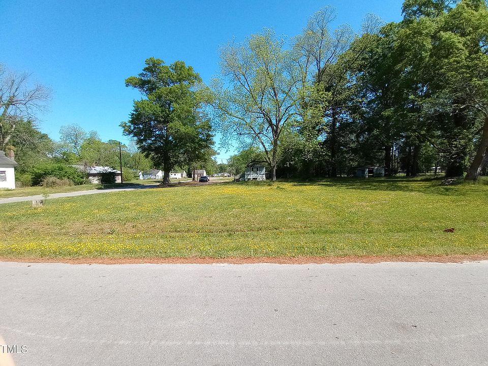2nd image of 605 E 10th St #1100932