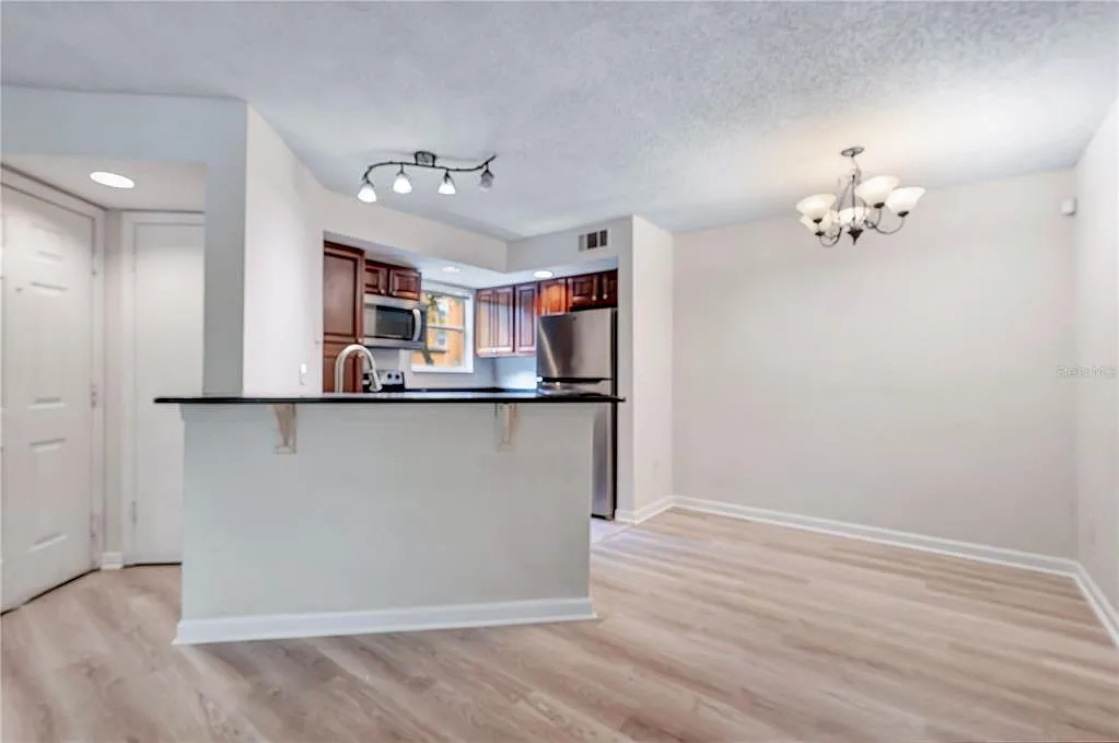 2 bed, 1.0 bath, 934 sqft, $1,450 — Photo 4