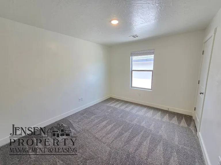 3187 E Halo Ln — Photo 19