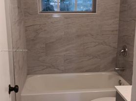 5640 NW 15th St, Fort Lauderdale, FL